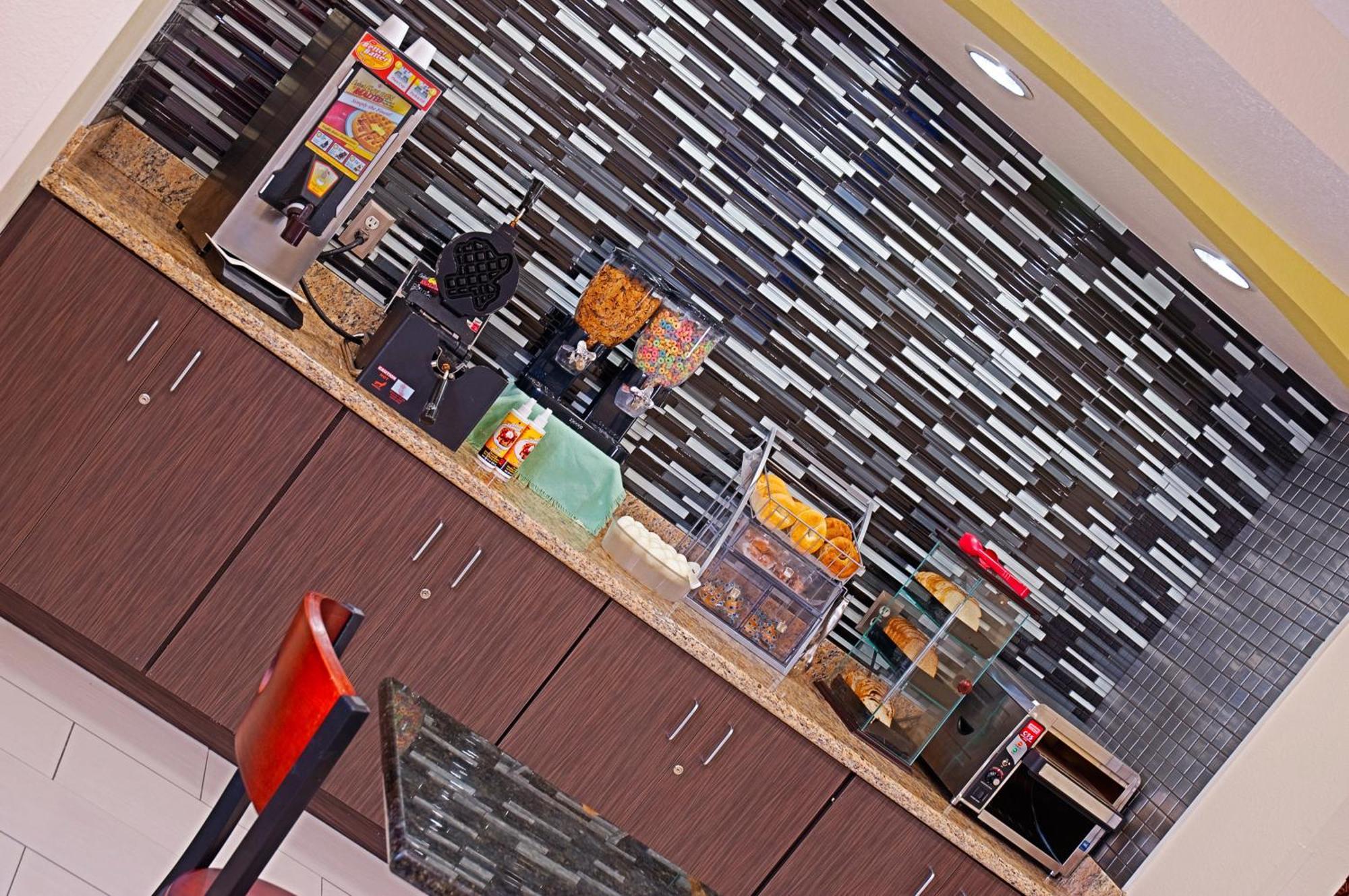 Super 8 By Wyndham Irving/Dfw Apt/North Exterior photo